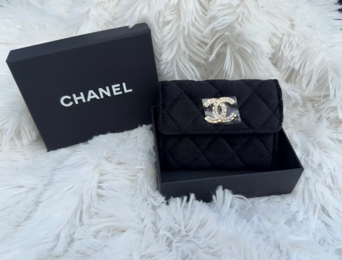 샤넬 뷰티 벨벳 카드지갑 상품이미지1