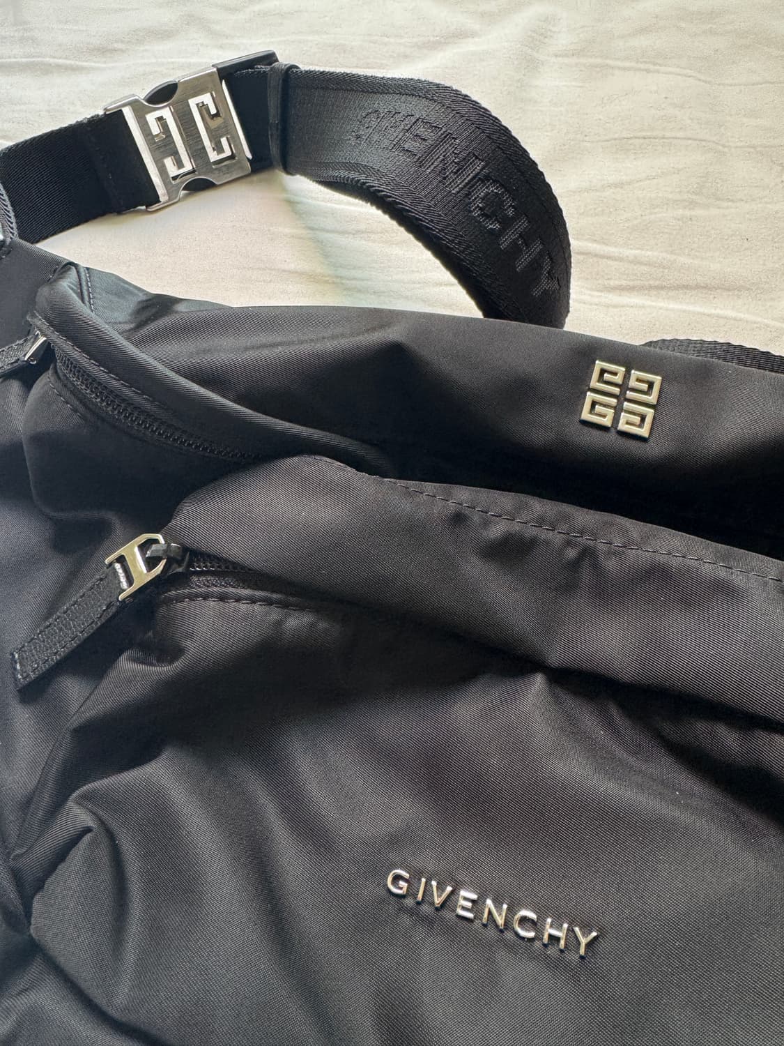 지방시 에센셜 U 나일론 벨트백 블랙 Givenchy Essentials 상품이미지9