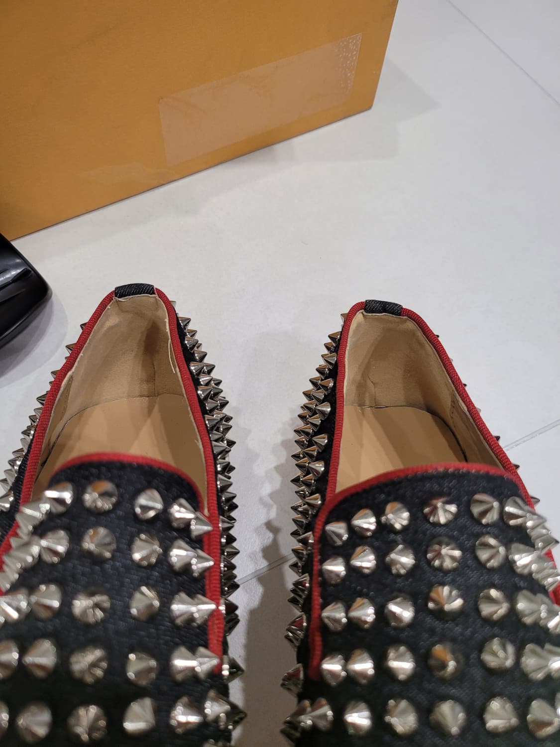 [일괄판매] "발끝까지 압도적 존재감" 스터드 슬립온 270 사이즈 (2 상품이미지3