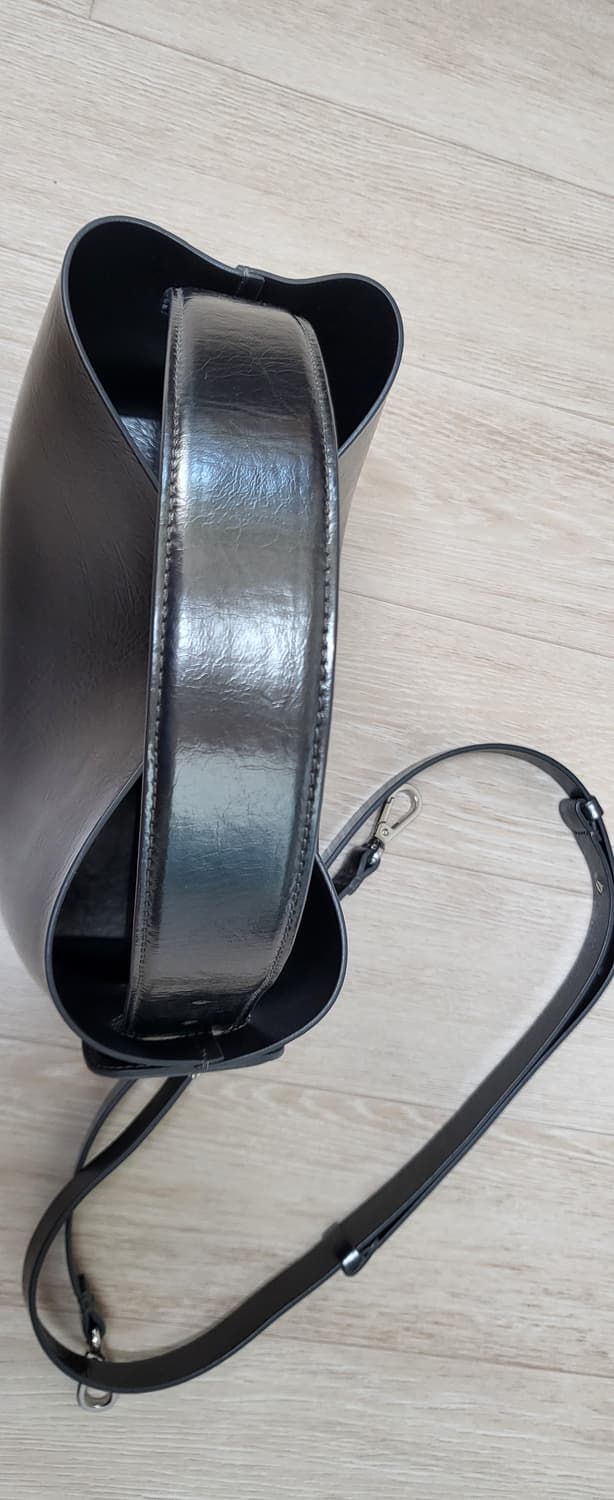 (중고)아르켓 레더 크로스바디 백 실버 메탈릭 상품이미지6