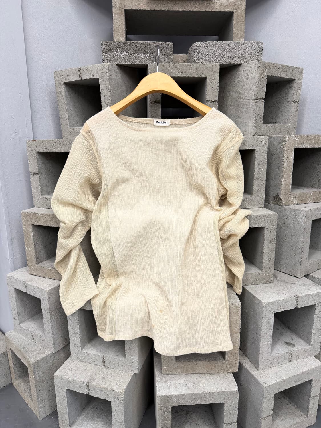 이세이미야케 플랜테이션 시스루 티셔츠 크링클 텍스쳐 디테일 베이지 상품이미지1