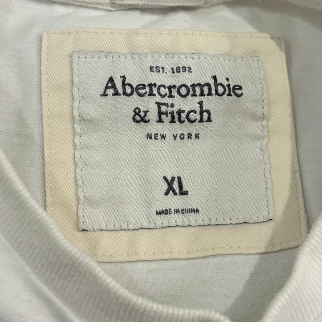 아베크롬비 머슬핏 네이비 아플리케 화이트 반팔티 XL 상품이미지4