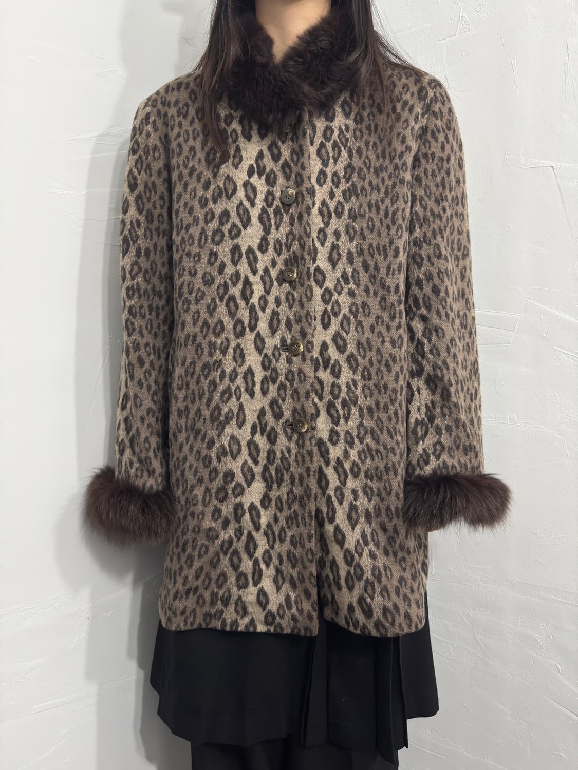 magenta leopard fur detail coat 상품이미지1