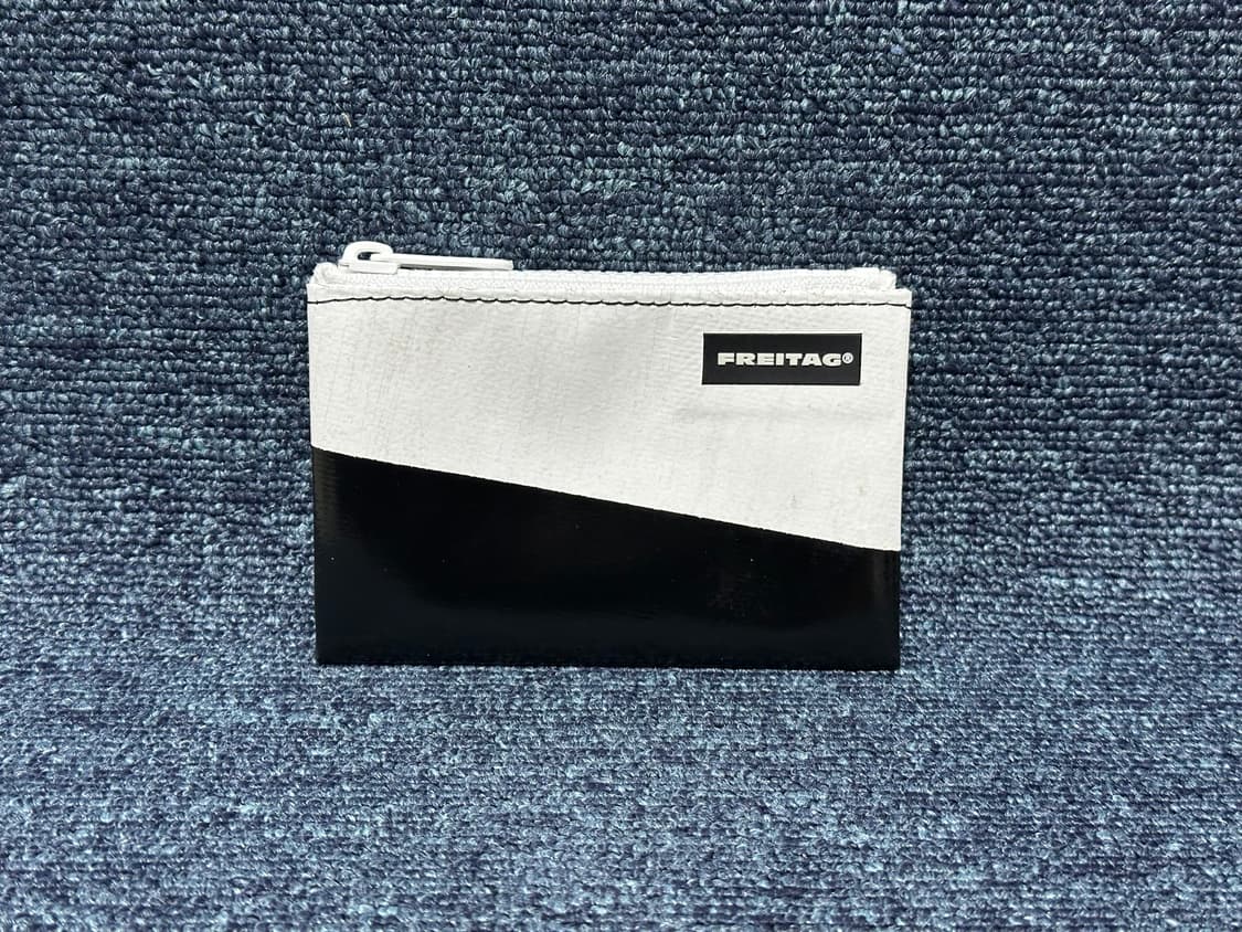 새제품 Freitag 프라이탁 희귀 검흰 블레어 상품이미지4