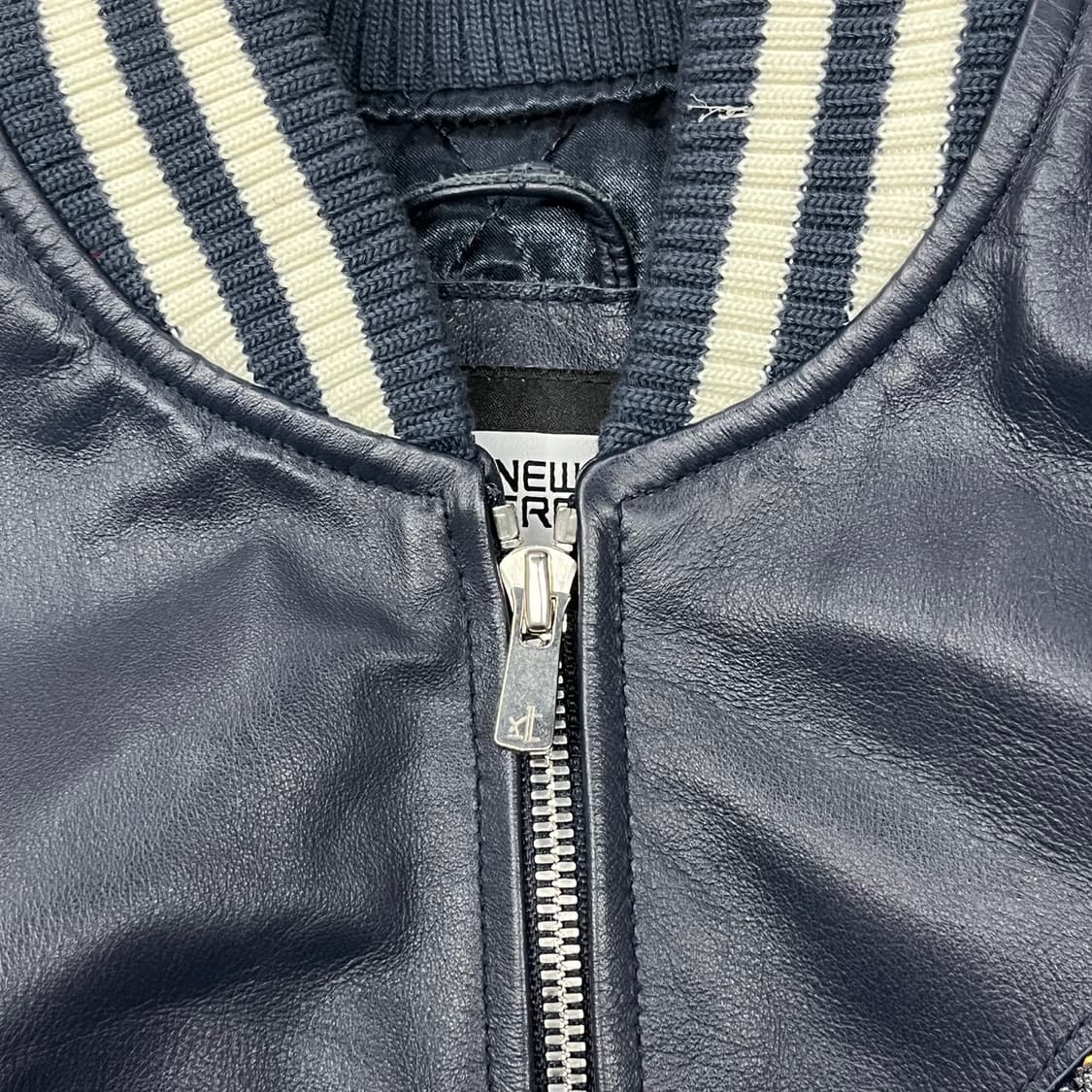 [정품/95] 뉴에라 스왈로브스키 가죽바시티 자켓 b16 상품이미지7