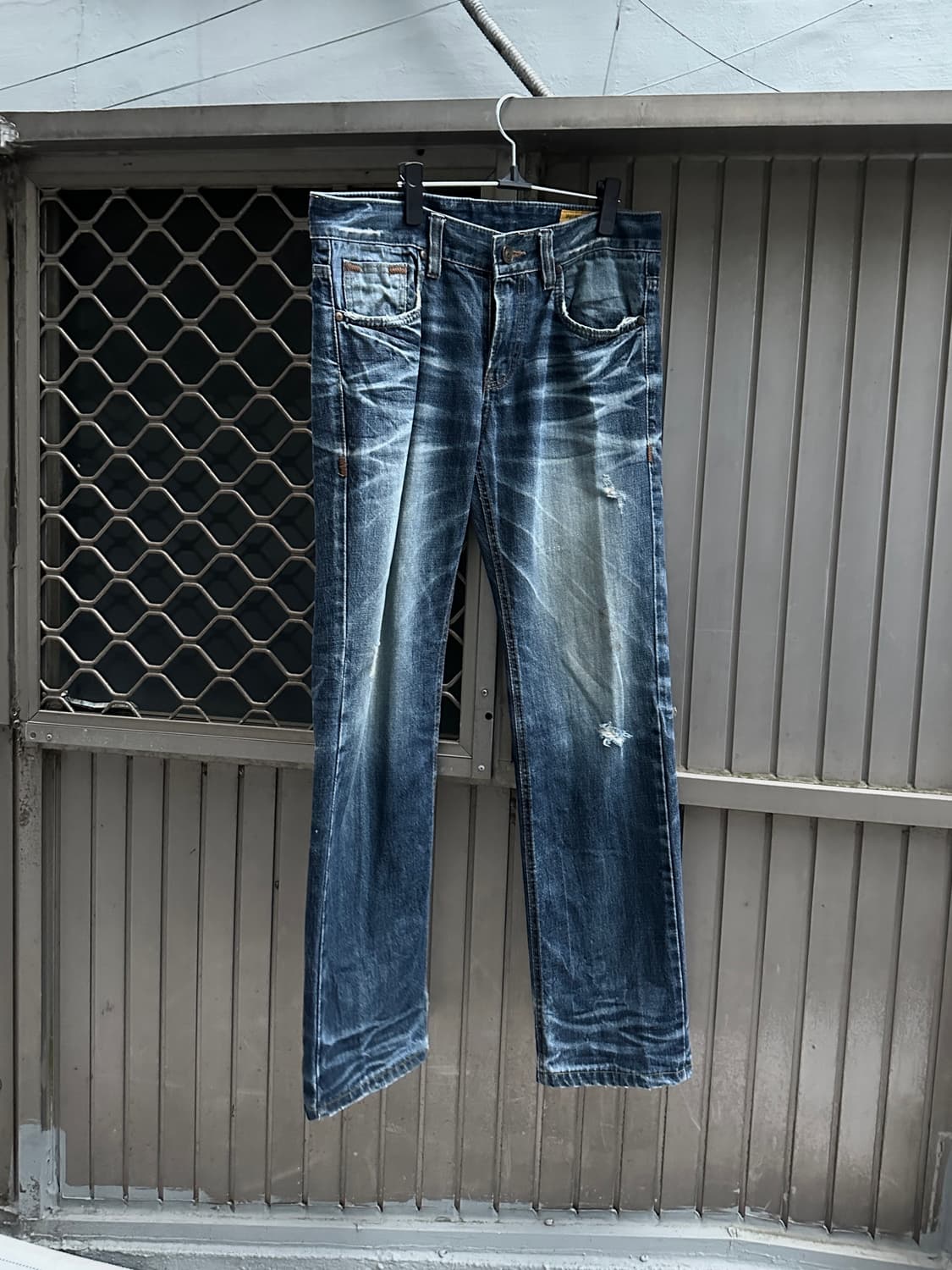 Upset jeans fade lines destroyed denim  상품이미지1