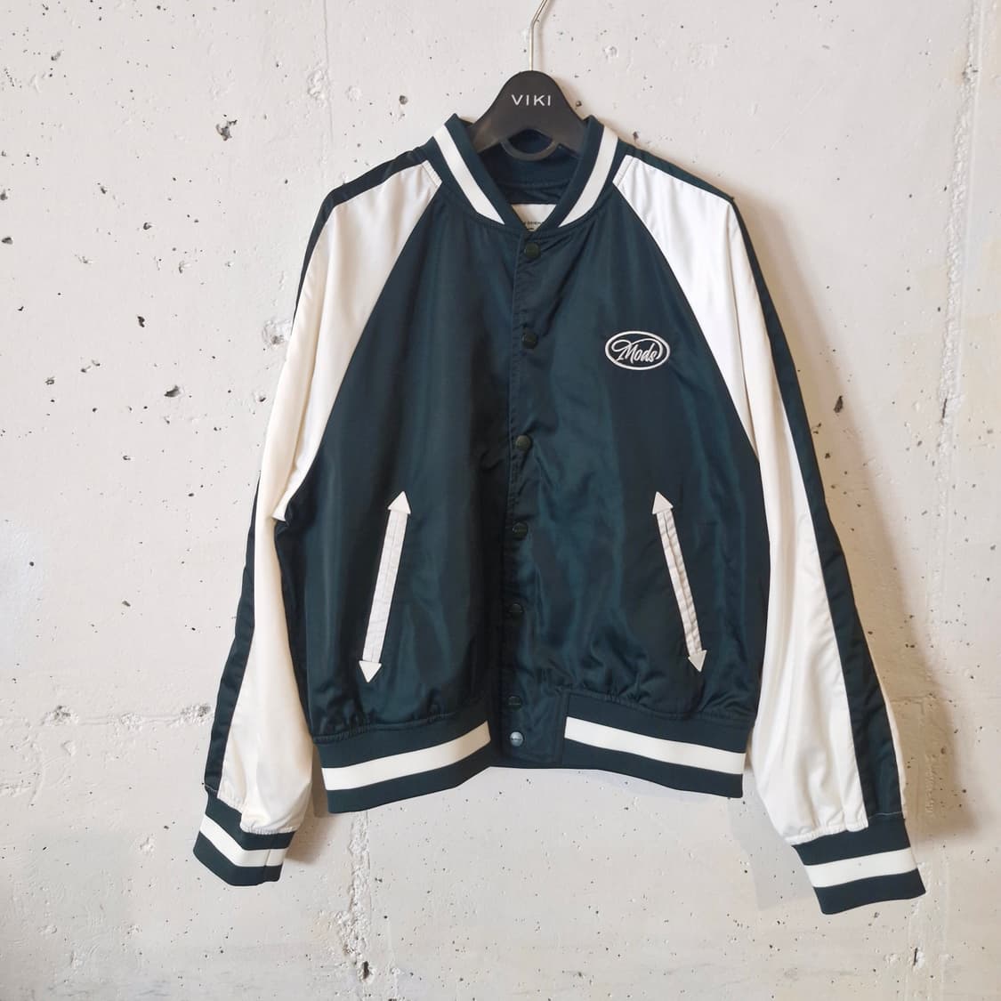 벤셔먼 자수 새틴 바시티 봄버 블루종 자켓 상품이미지2