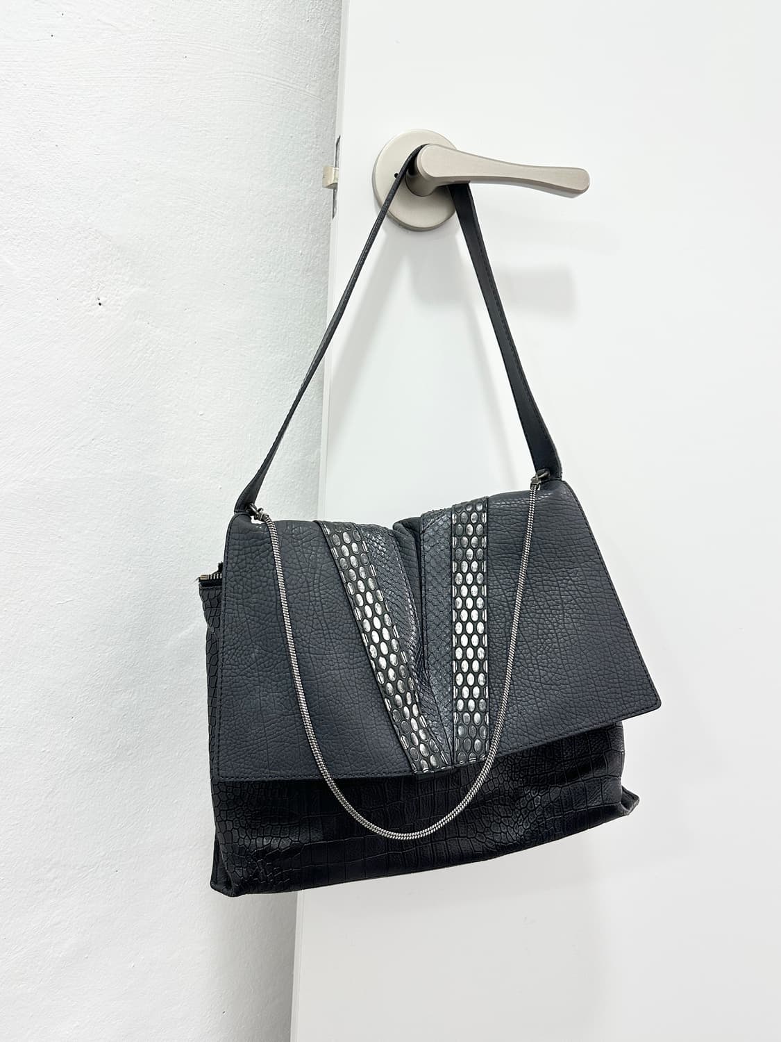 Crocodile embossed bag 상품이미지1