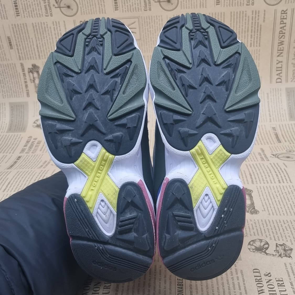 아디다스 팔콘 여성운동화230  상품이미지3