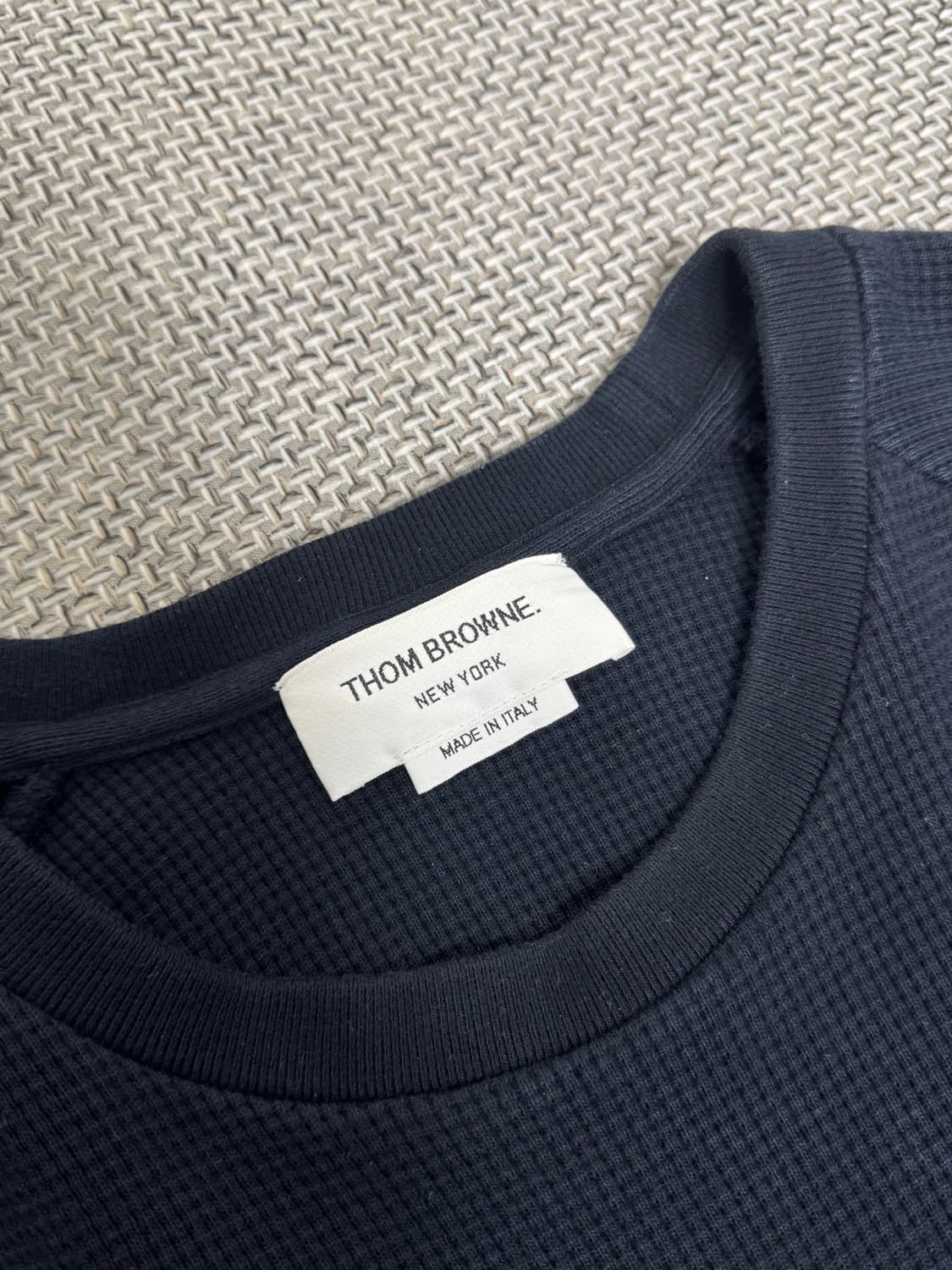 톰브라운 와플 니트 래글런 맨투맨  상품이미지2