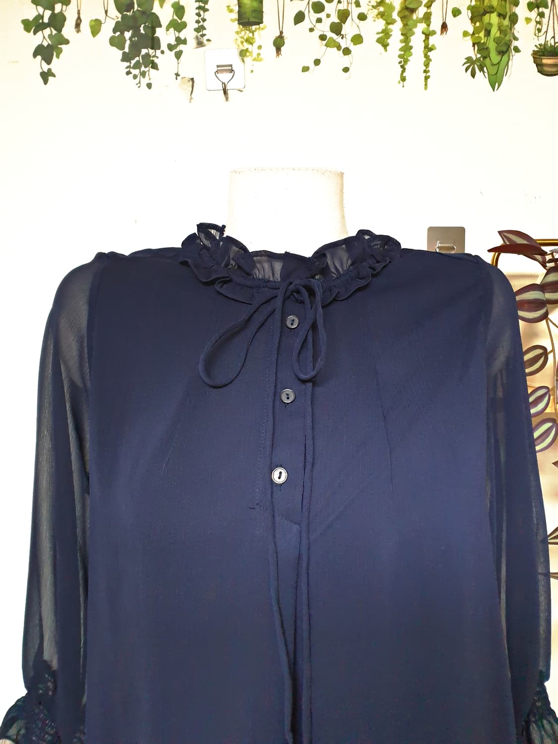 TAGME 시스루팔 프릴넥 블라우스 55 네이비 상품이미지4