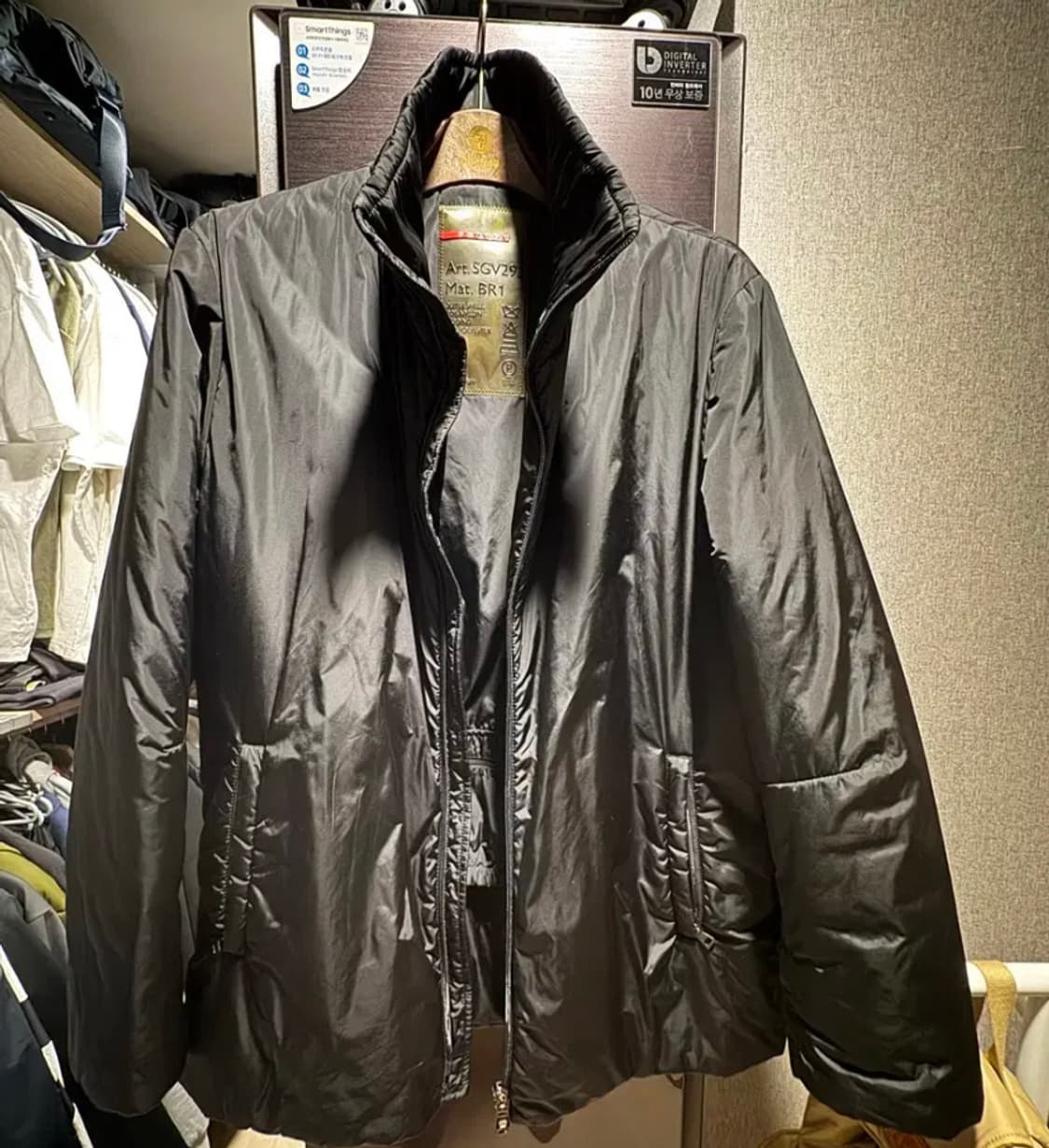 [정품] 프라다 경량 패딩 자켓 블랙 L 상품이미지1