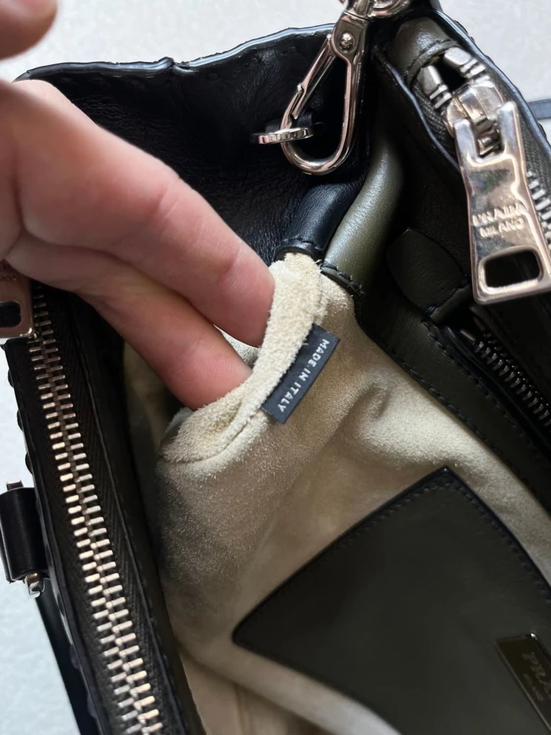 프라다 시티 카프 갤러리아 더블 지퍼 토트백 Q1302 상품이미지10