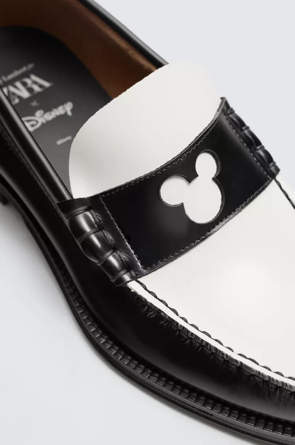 Harry Lambert 디즈니 콜라보 레더 페니로퍼 블랙 화이트 투톤 상품이미지3