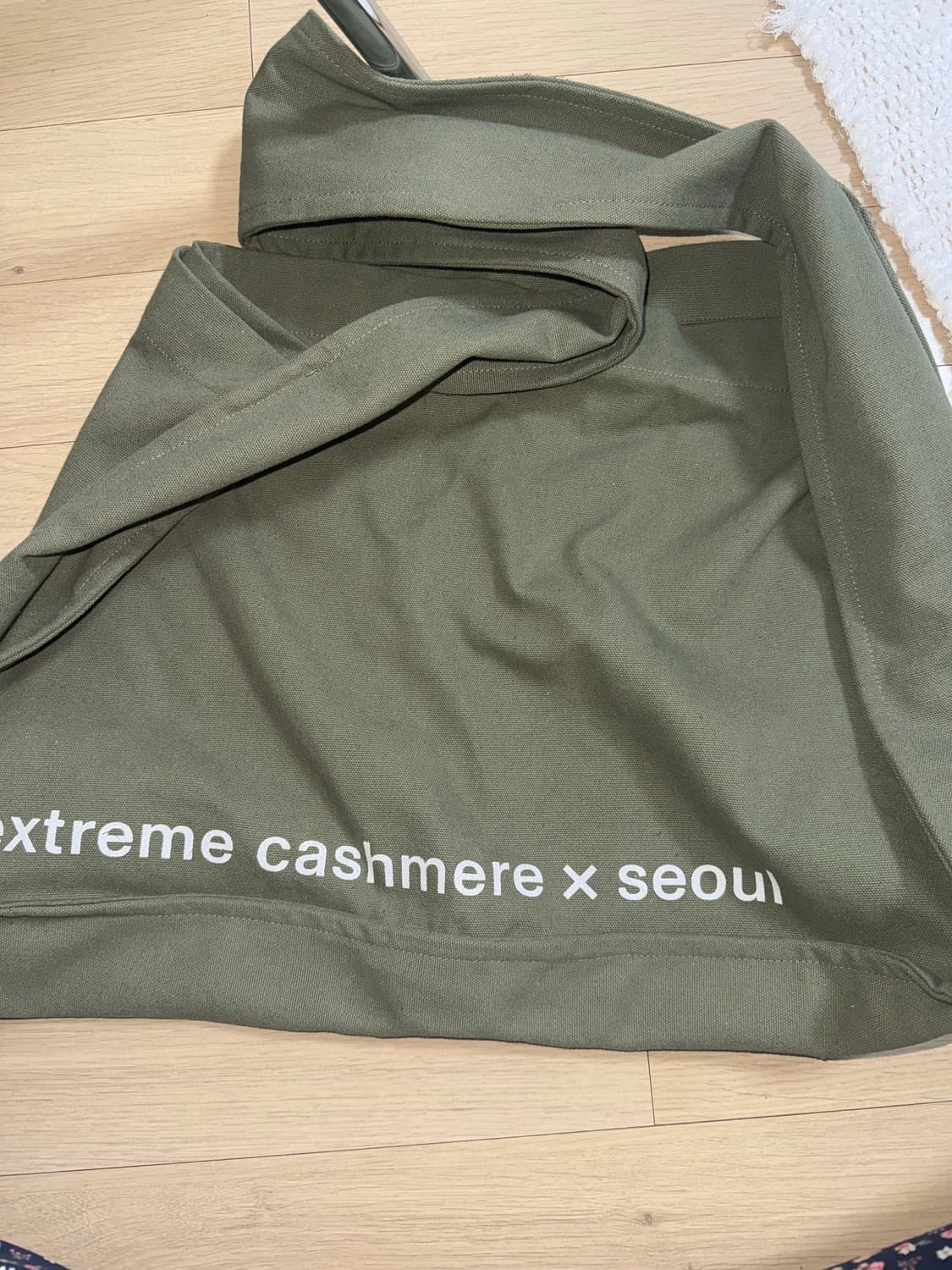 extreme cashmere 팝업 에코백 상품이미지2