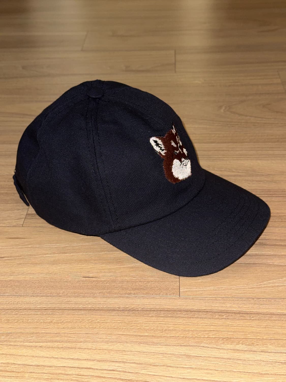 메종 키츠네 Maison Kitsuné 라지 폭스 헤드 볼캡 네이비 OS 상품이미지1