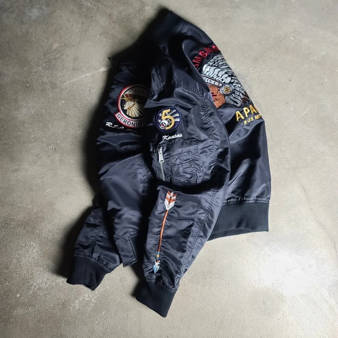 쇼트 nyc 패치워크 항공점퍼 상품이미지4