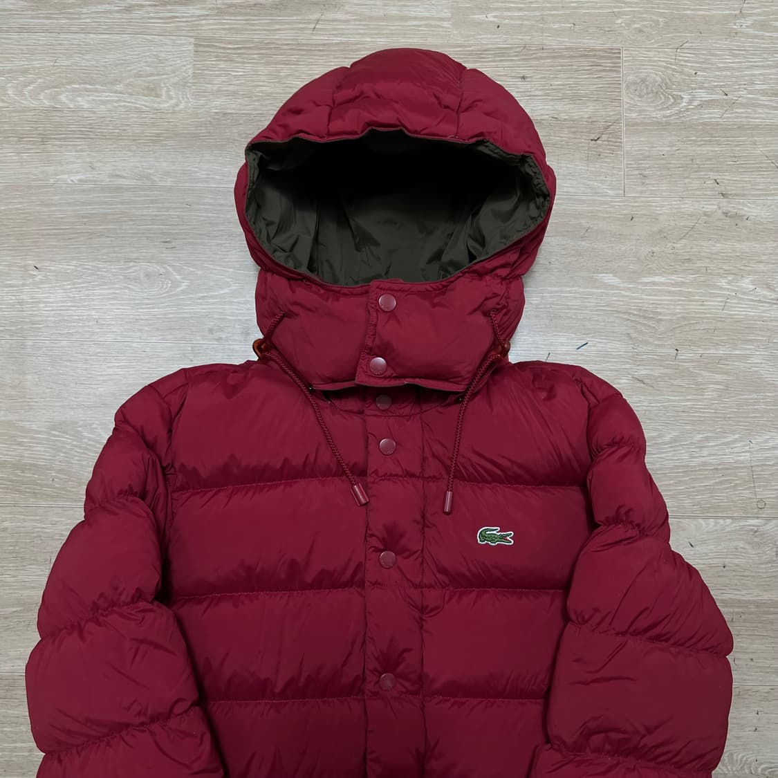 라코스테 여성 구스다운 자수로고 후드 패딩 점퍼 [버건디] L/100 상품이미지2