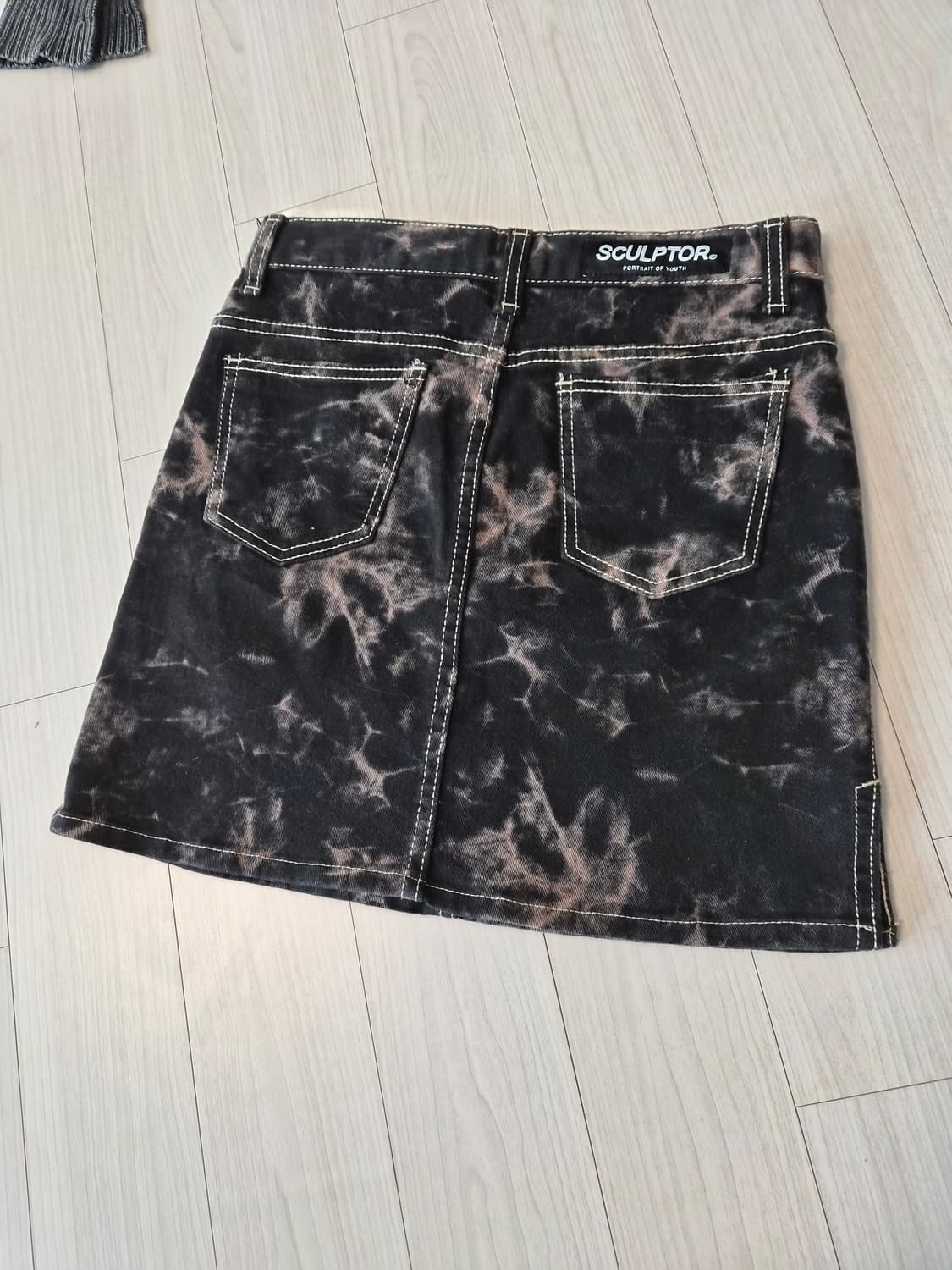 새상품스컬프터(SCULPTOR) 타이다이 데님 미니스커트 판매합니다 상품이미지7