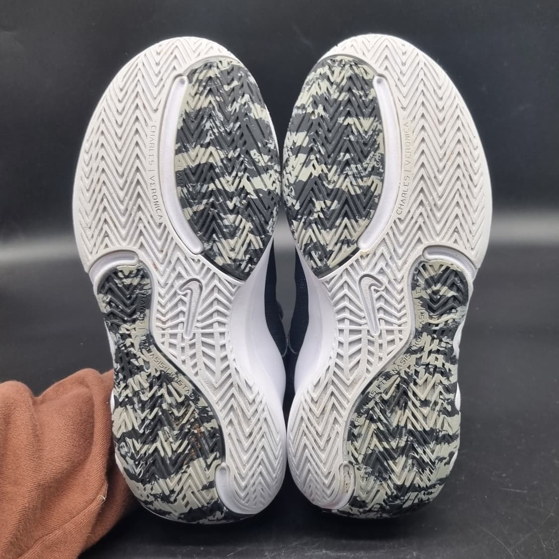 나이키 이모탈리티 블랙 농구화245 상품이미지3