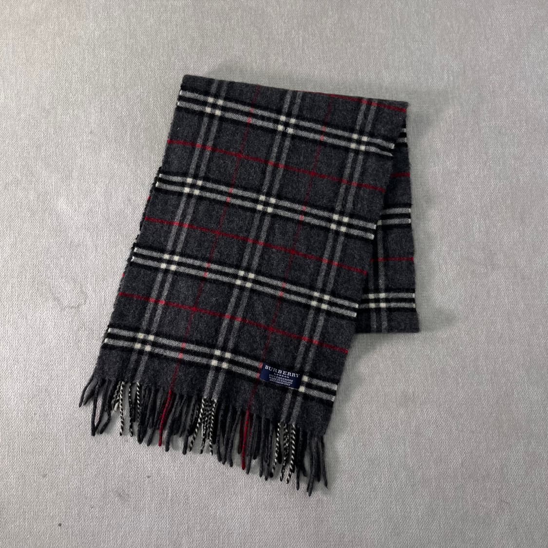 버버리 노바체크 캐시미어 차콜 머플러  상품이미지1