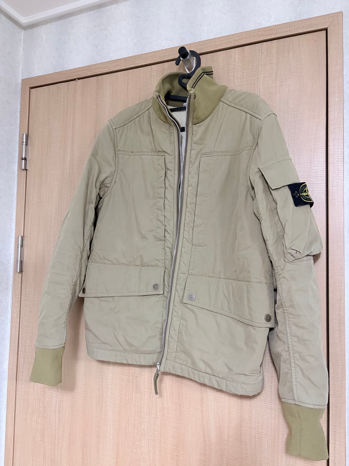 스톤아일랜드 카키 봄버  상품이미지1