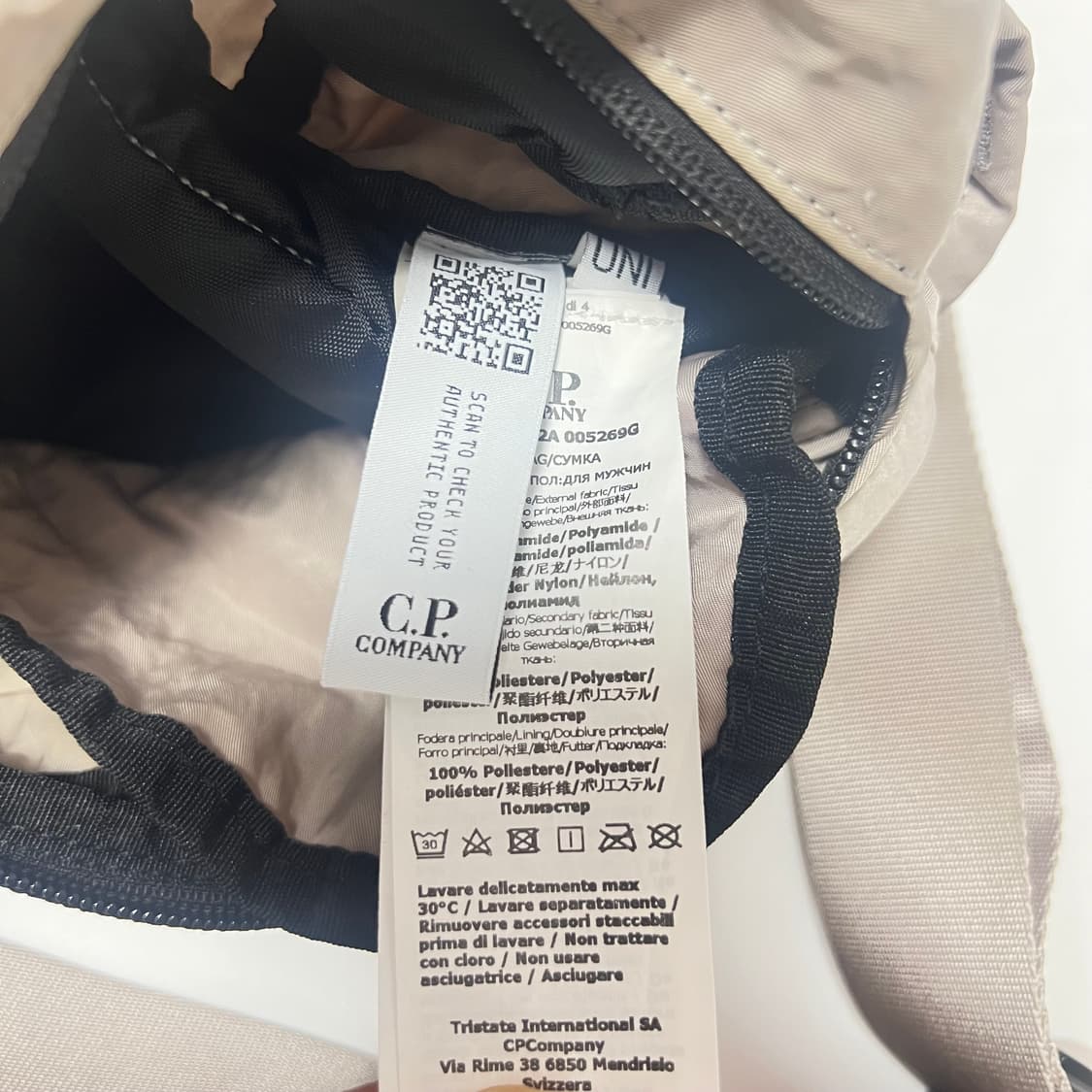 CP컴퍼니 그레이 나일론 크로스백 상품이미지4