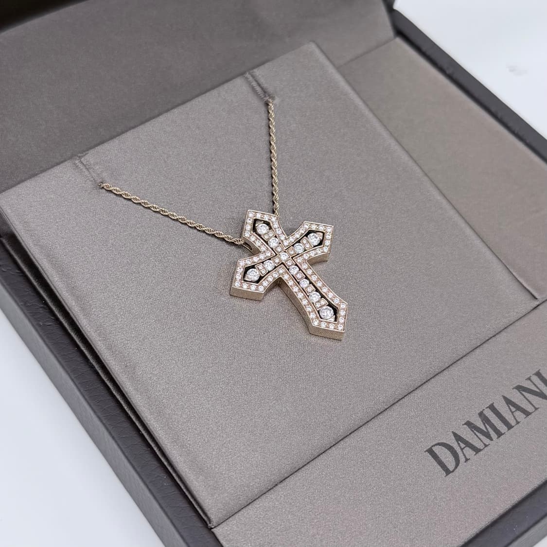 1100판매 [S+급/미디움] 다미아니 벨에포크 크라운 18k 목걸이 상품이미지3