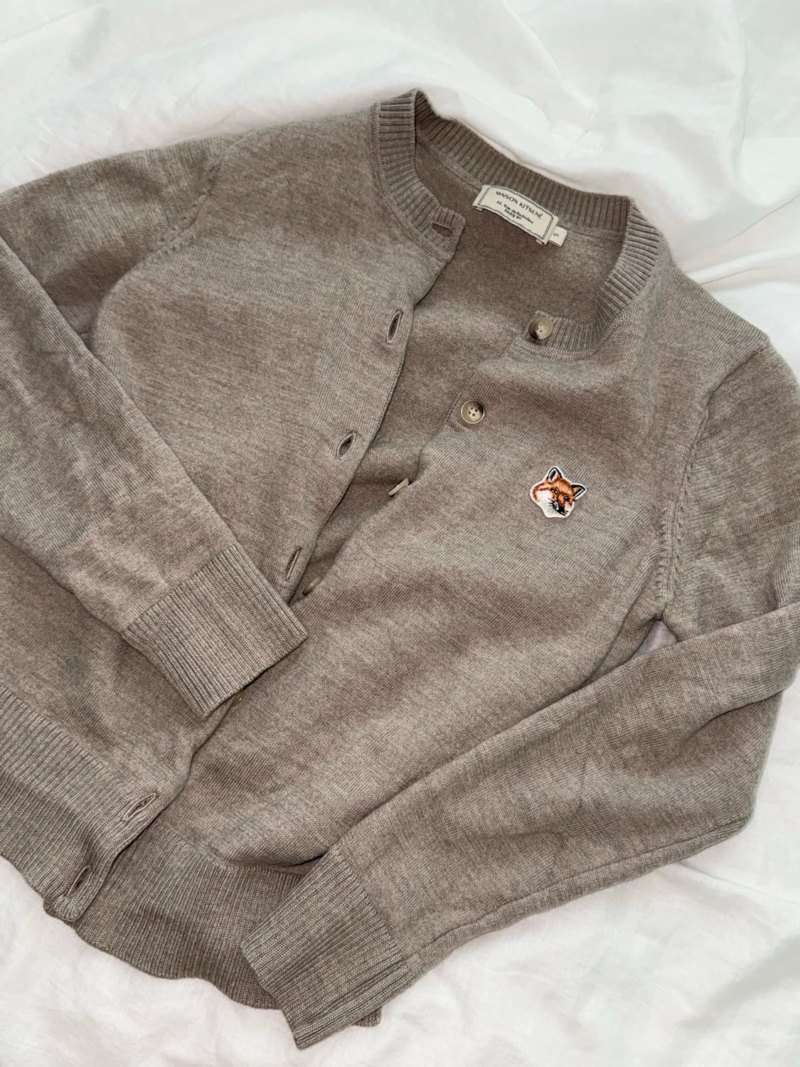 메종키츠네 폭스헤드 라운드넥 가디건 S 베이지 멜란지 상품이미지1