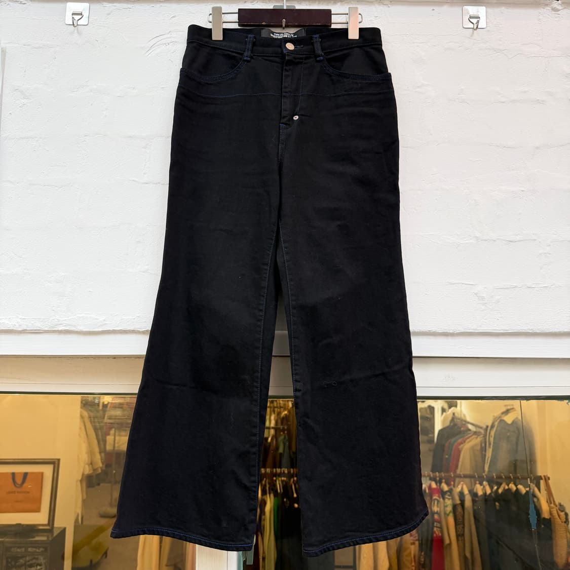 CABANE de Zucca 카반드주카 블루 스티칭 부츠컷 블랙 진 상품이미지1