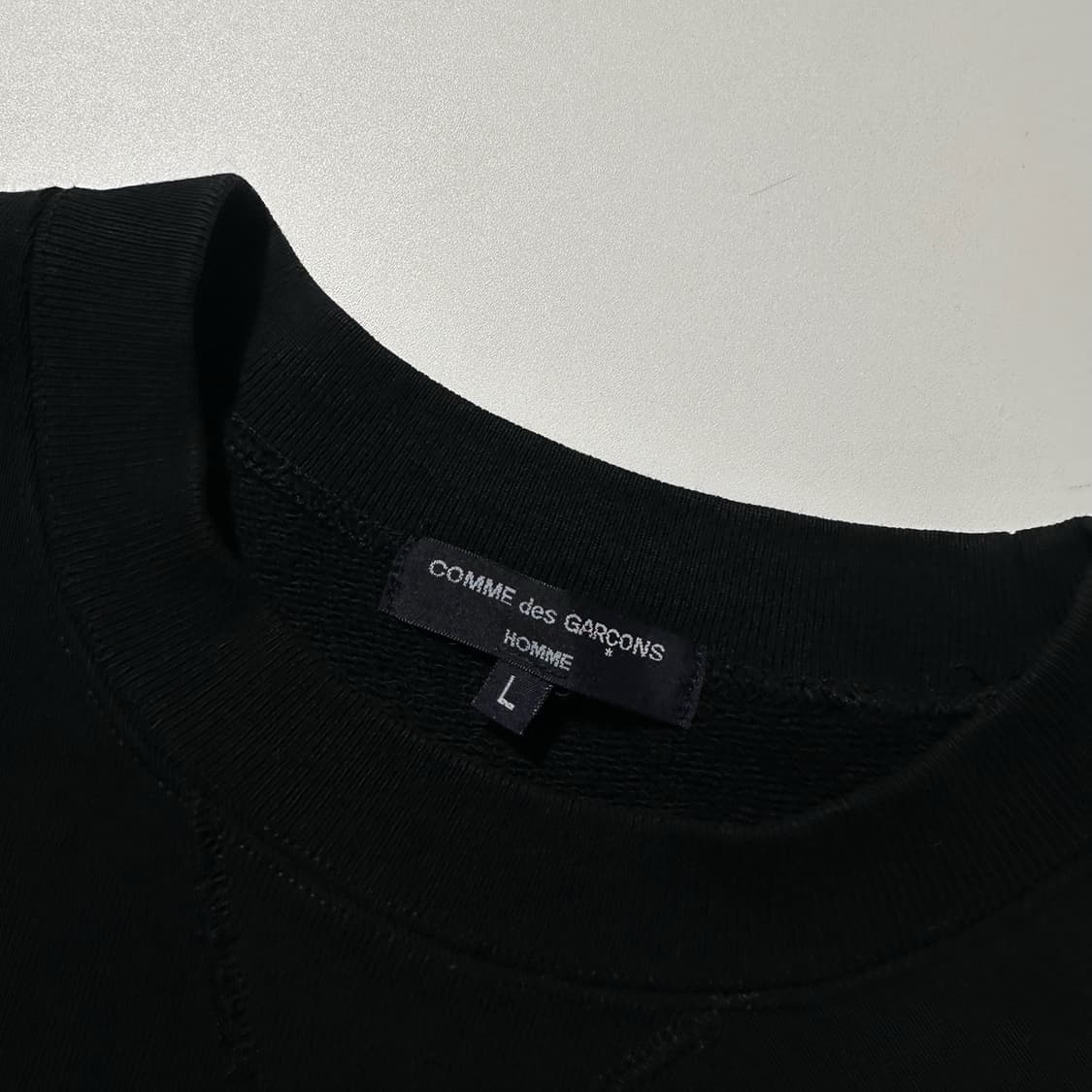 꼼데가르송 옴므 CdGH 로고 맨투맨 블랙 상품이미지5