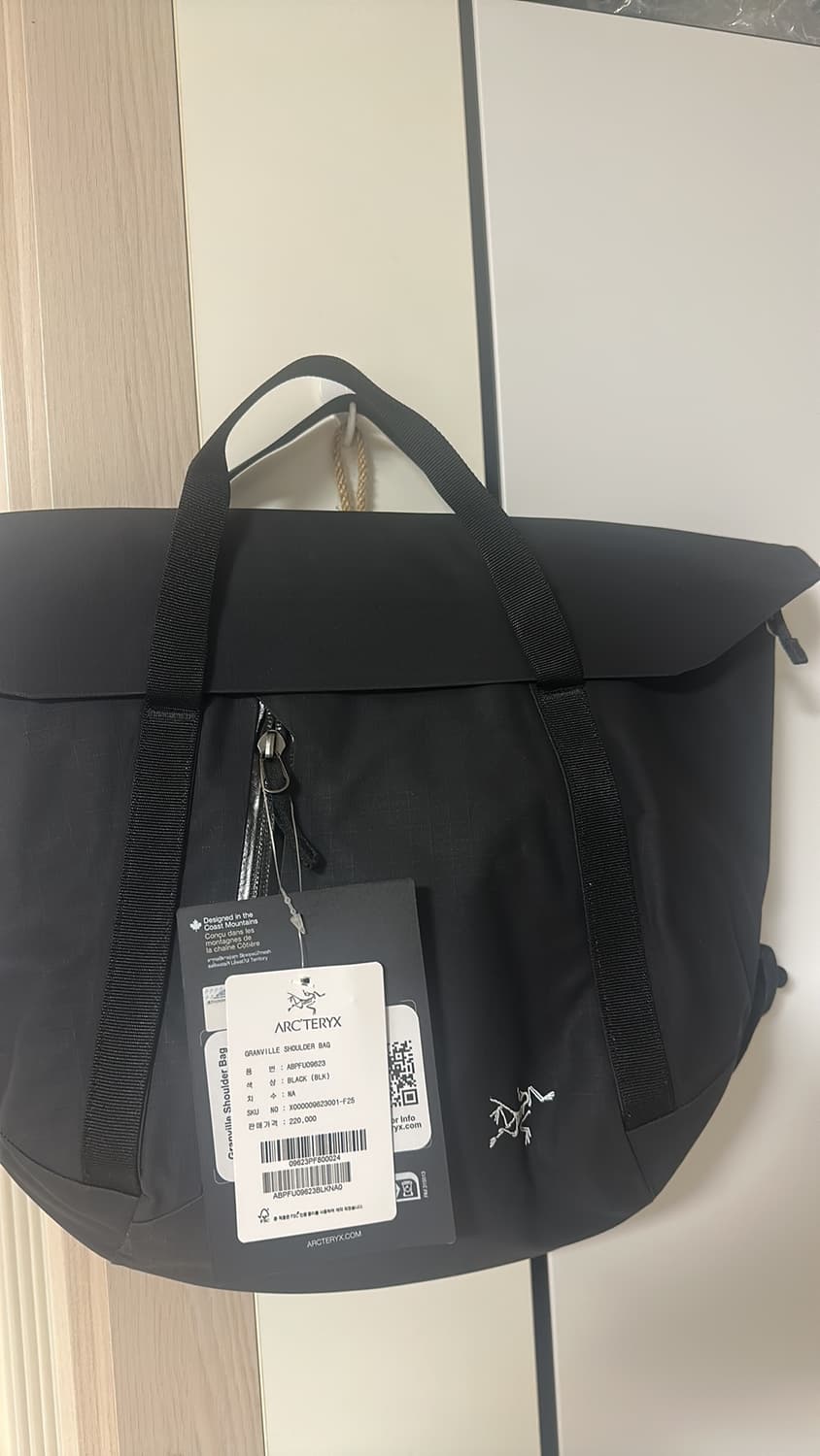 아크테릭스 그랜빌 숄더 백 - BLACK 상품이미지2