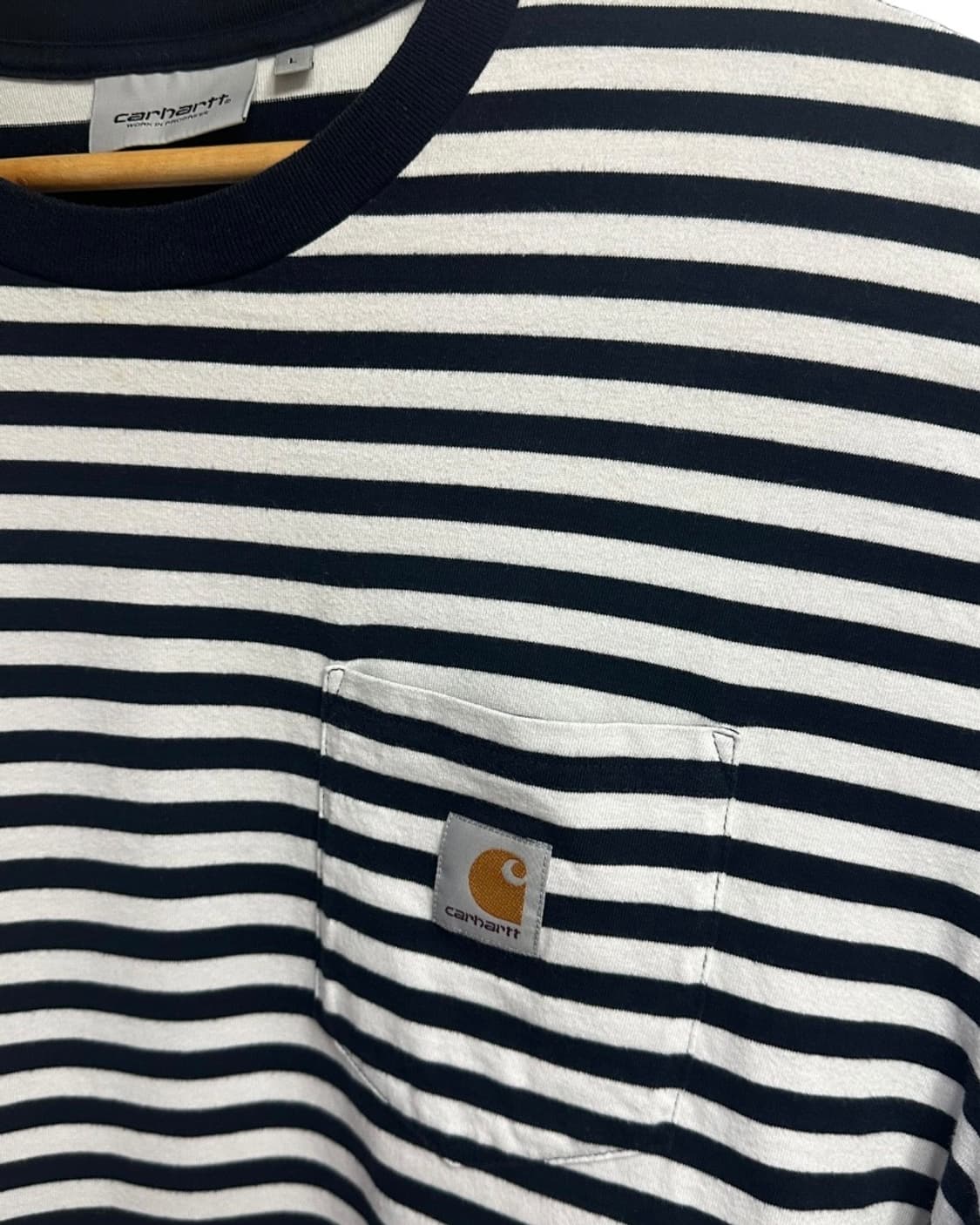 칼하트(Carhartt) 네이비 스트라이프 포켓 반팔티 L size 상품이미지3