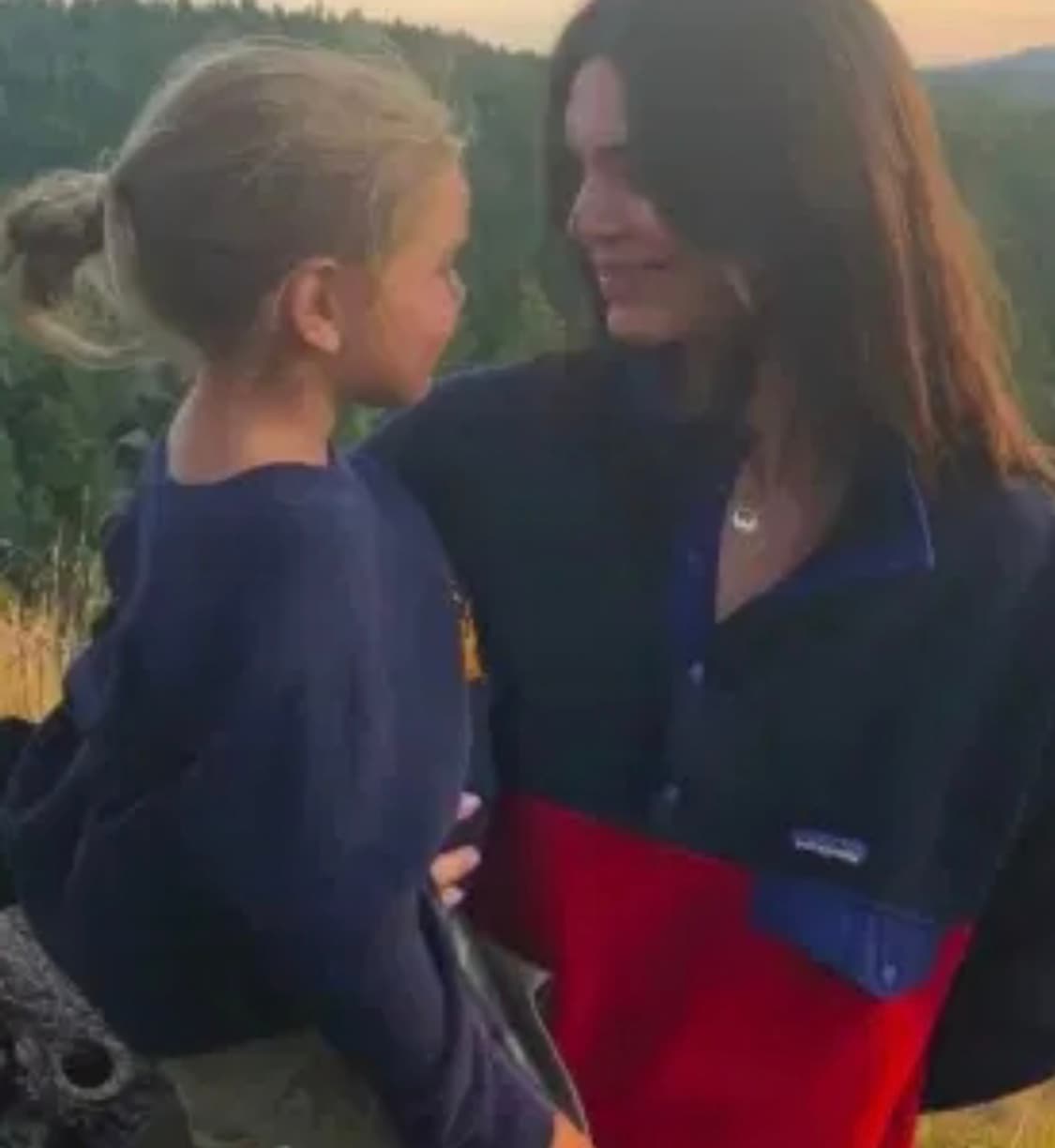 파타고니아 신칠라 네이비레드L 상품이미지2