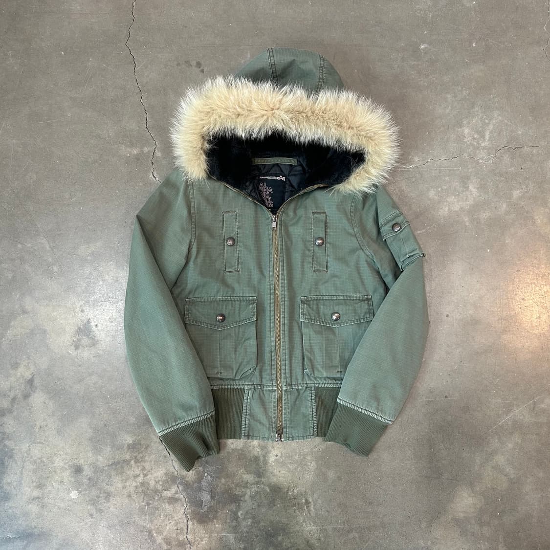 알파인더스트리 후드 크롭점퍼 상품이미지1