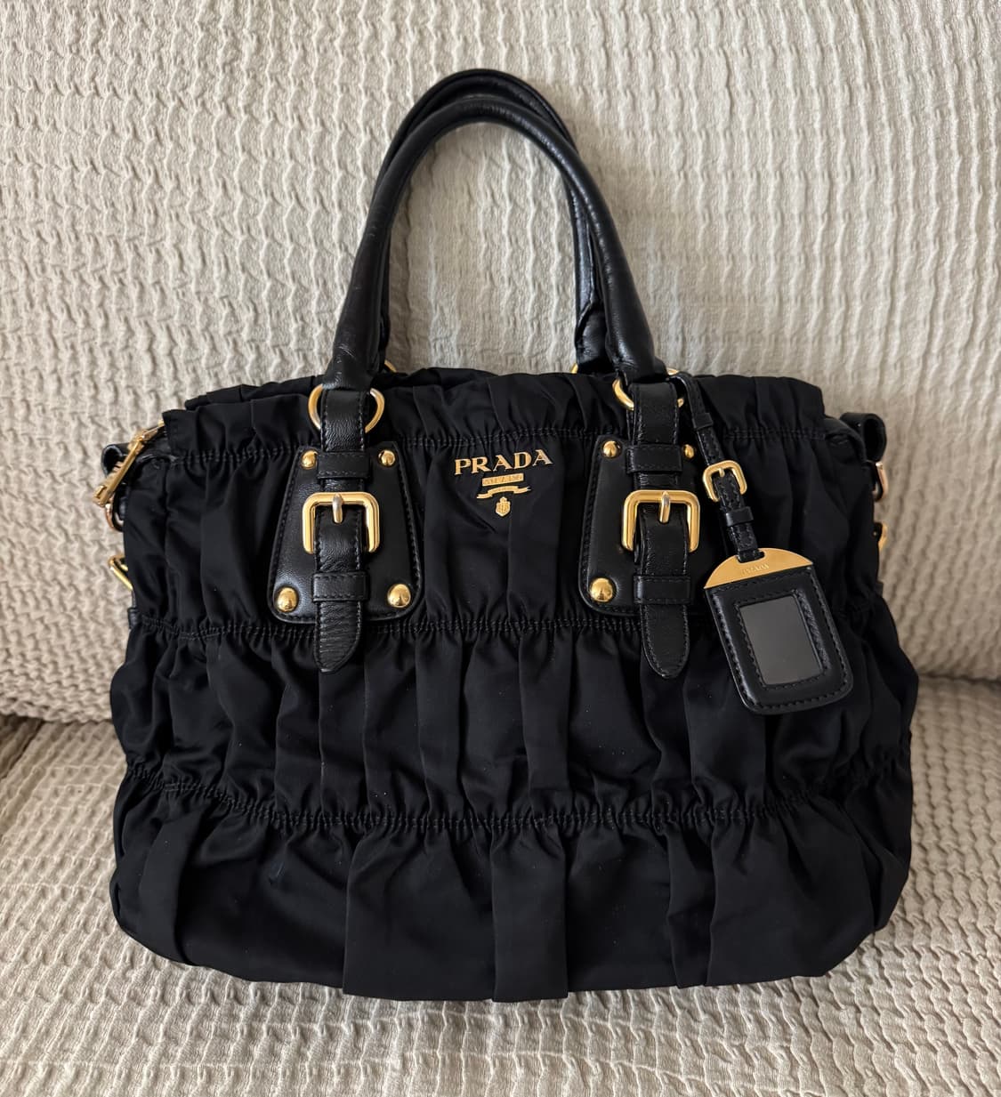 프라다 테수토 고프레 나일론 토트백 상품이미지1