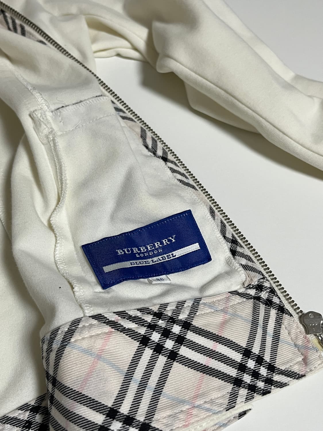 버버리 화이트 자켓 상품이미지2