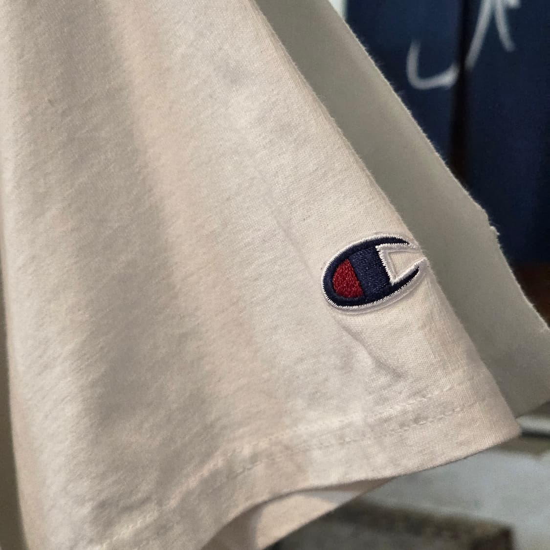 챔피온 로고 프린팅 화이트 반팔 상품이미지3