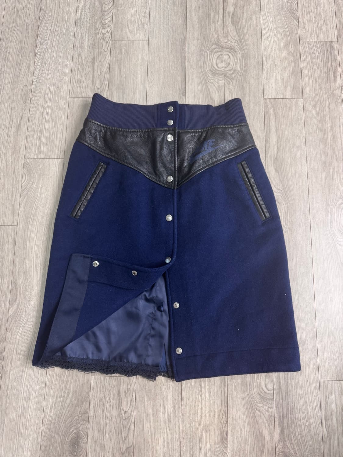 사카이 나이키 윈드러너 스커트 네이비 상품이미지2