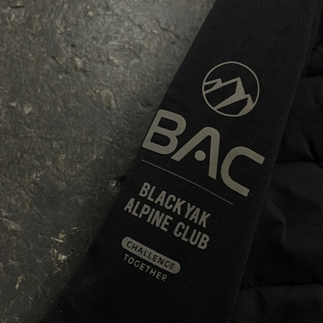 100 블랙야크 패딩 반집업  상품이미지3