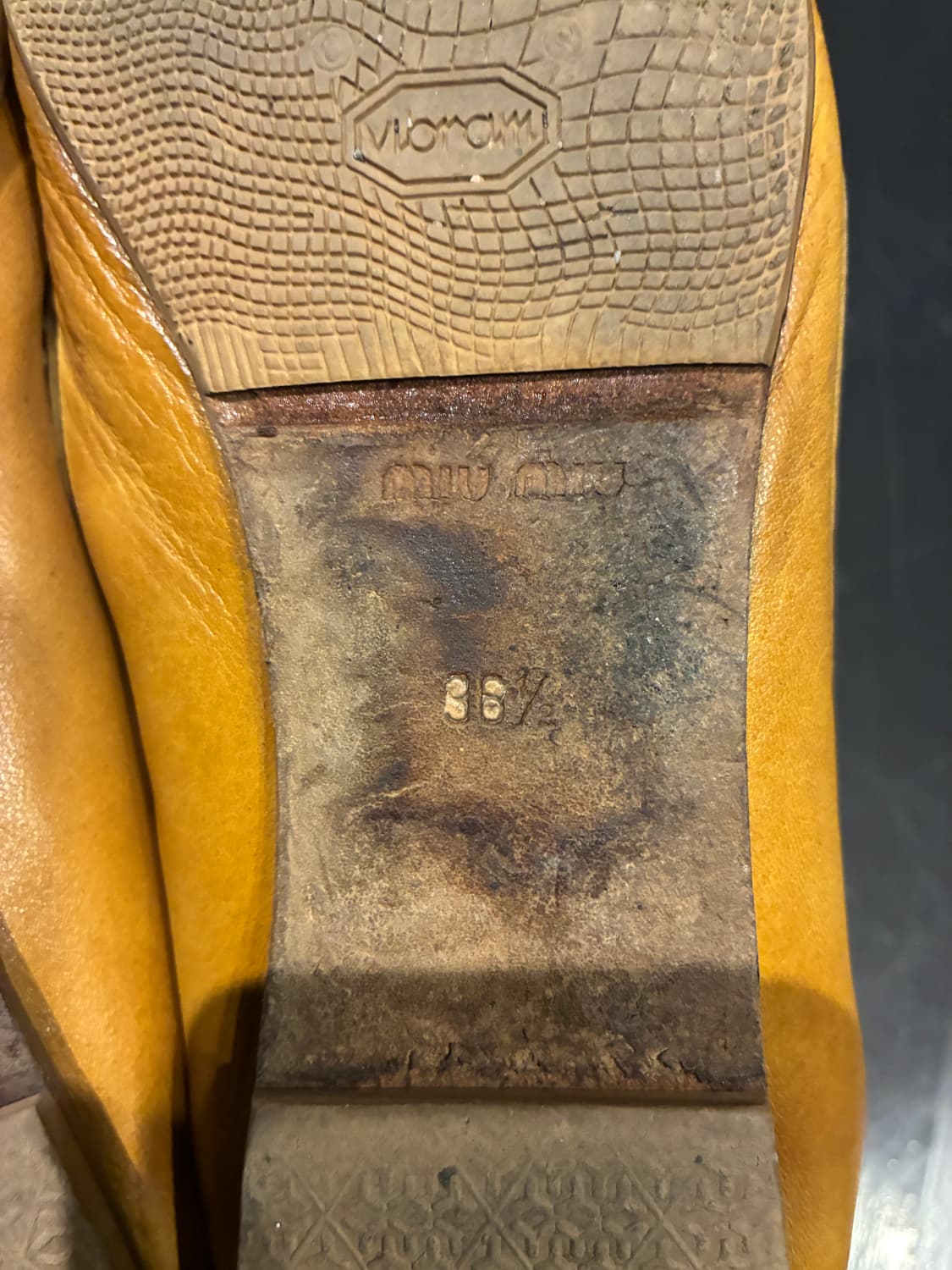 36.5/235) 미우미우 큐빅 플랫슈즈 상품이미지4