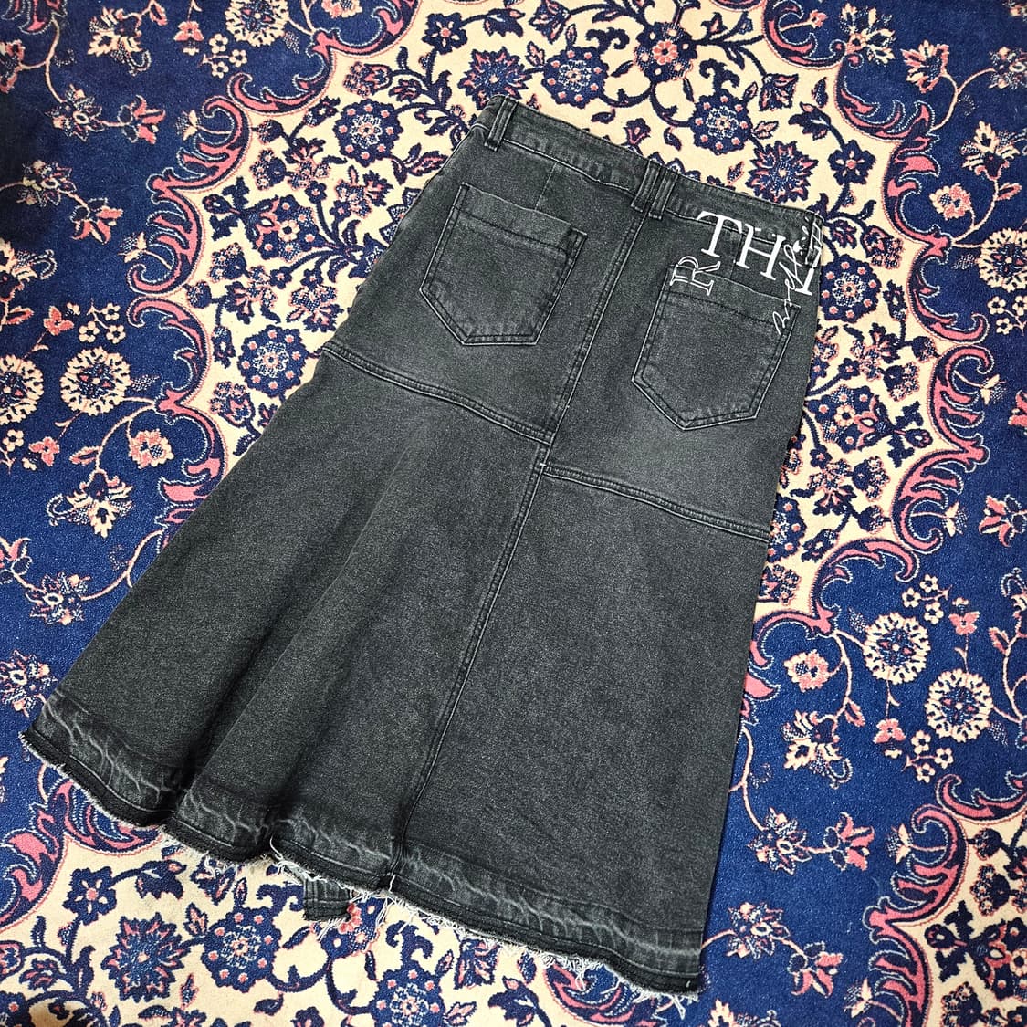 잇미샤 20ss 흑청 데님 스커트 상품이미지3