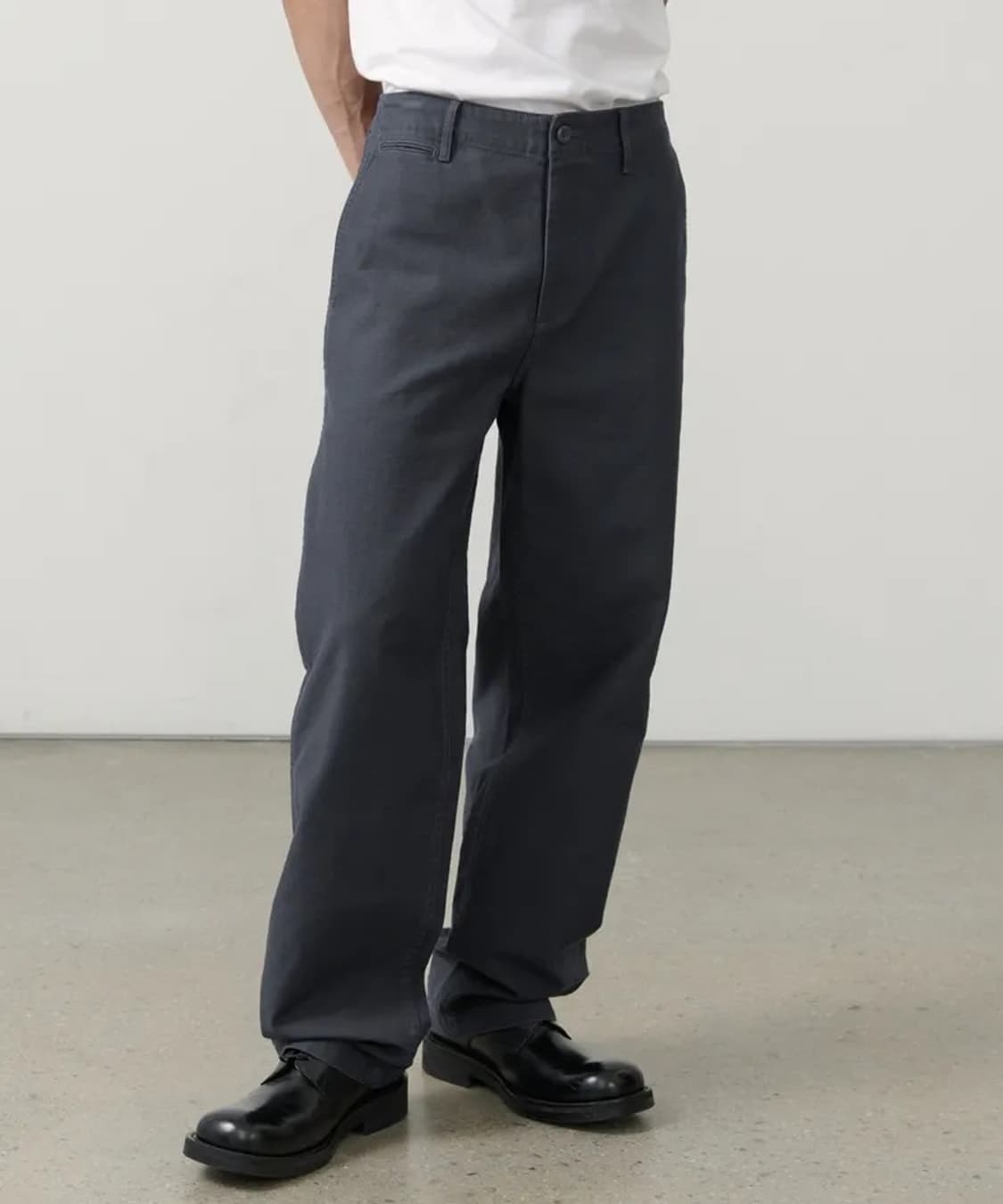 무탠다드 백사틴 오피서 팬츠 29사이즈 다크 그레이 상품이미지1