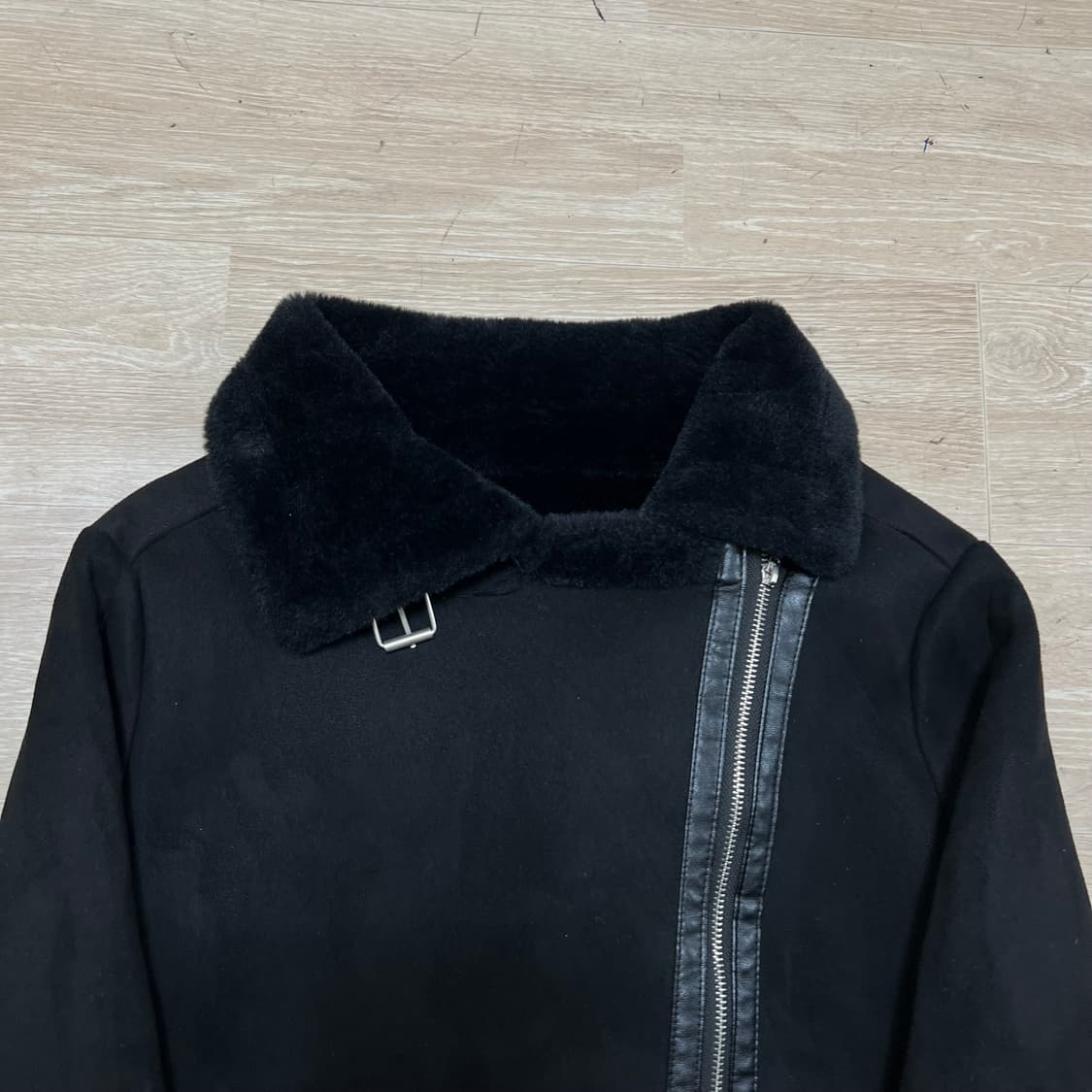 여성 넥 비죠 스트랩 스웨이드 무스탕 자켓 [블랙] FREE 상품이미지2