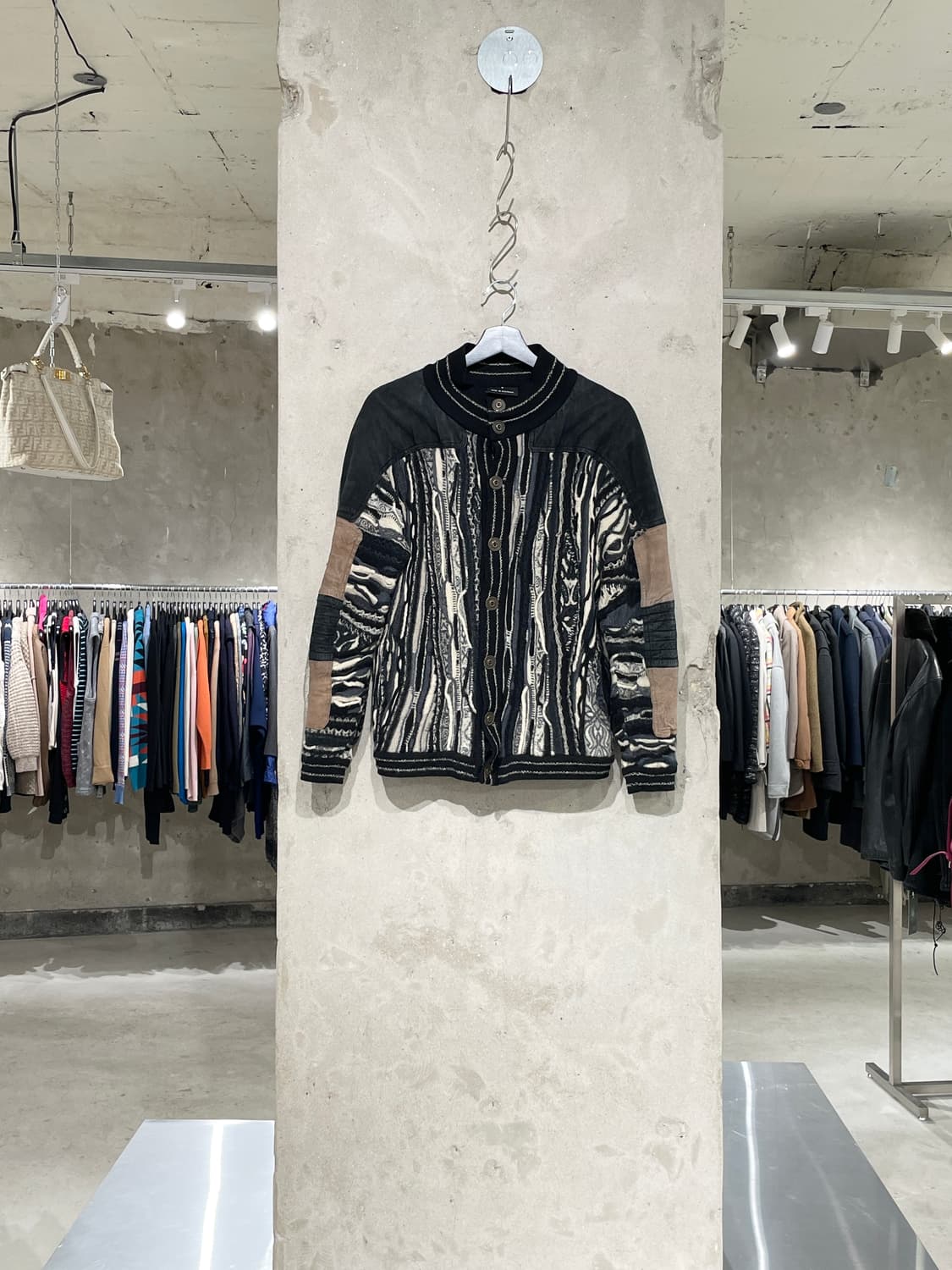 쿠지 오스트레일리아 스웨이드 패치 케이블 가디건 상품이미지1