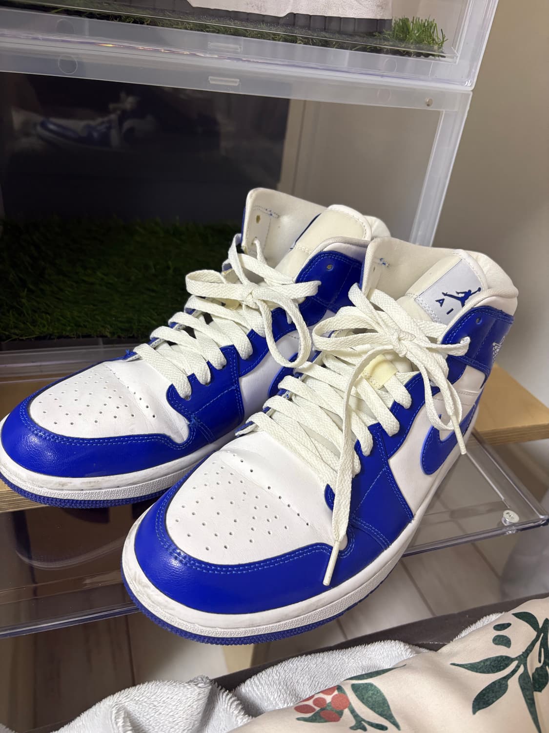 [w275] 나이키 조던 1 미드 화이트 하이퍼 로얄 상품이미지1