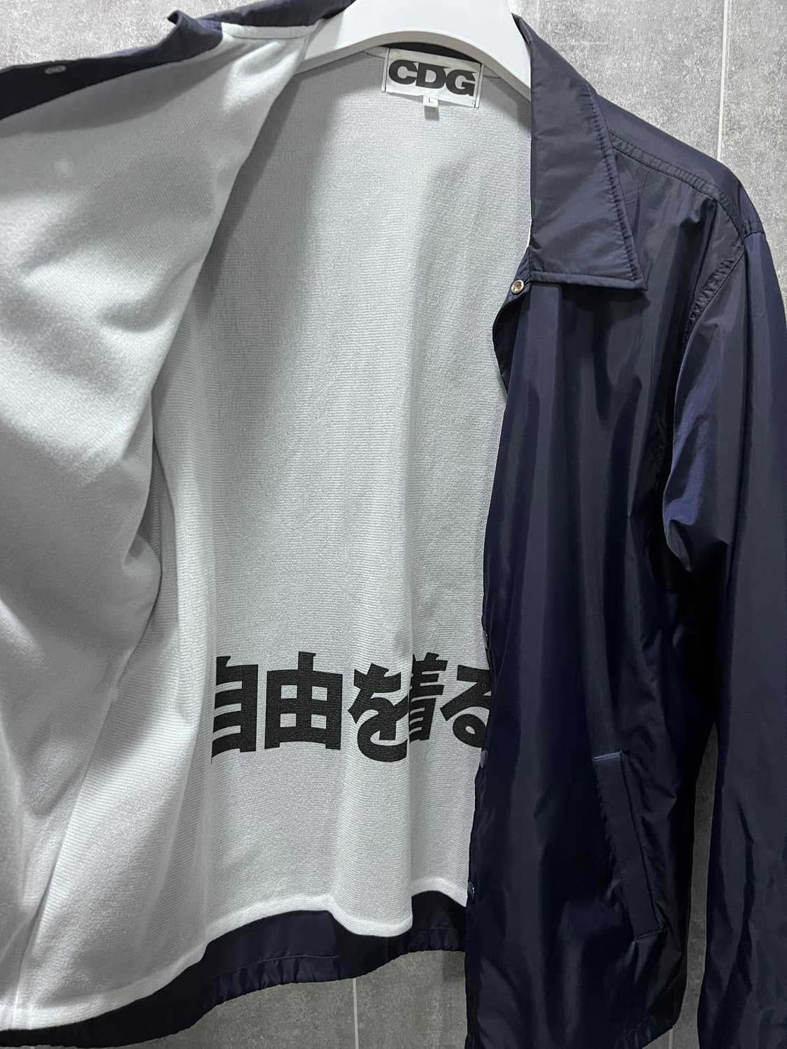 꼼데가르송 코치자켓 네이비 L 사이즈 팝니다 상품이미지2