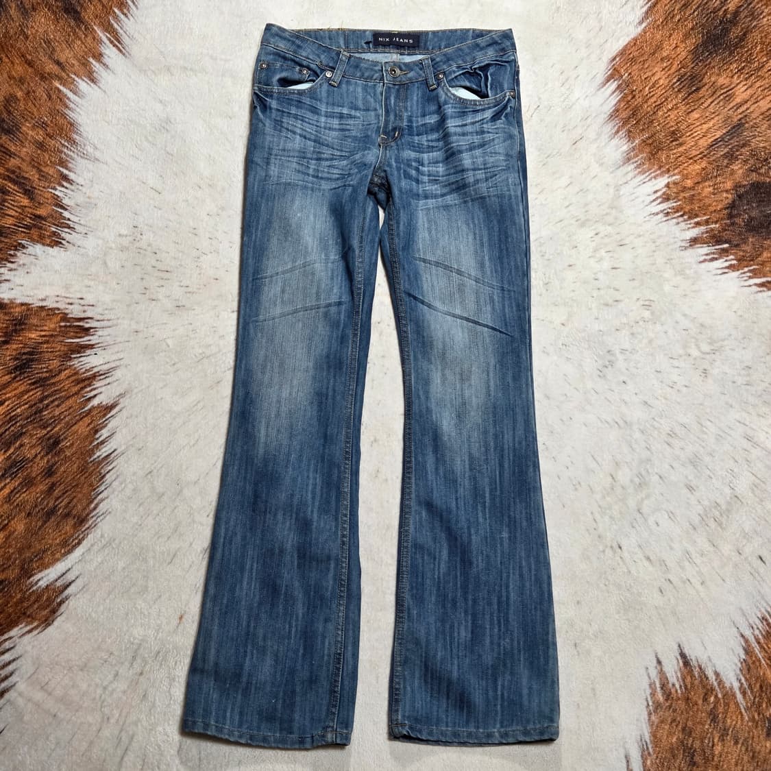 백 포켓 자수 로우라이즈 부츠컷 데님 팬츠 상품이미지4