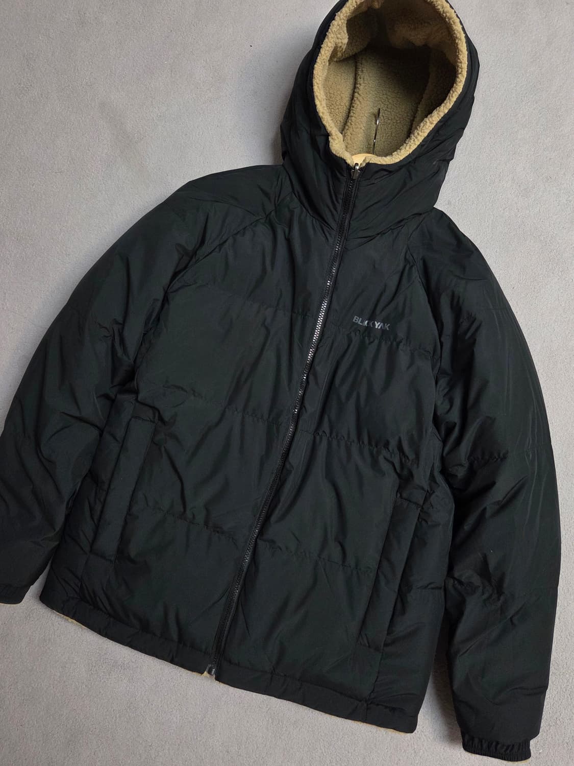 (100)
블랙야크 리버시블 플리스 양면 덕다운 패딩
 상품이미지1