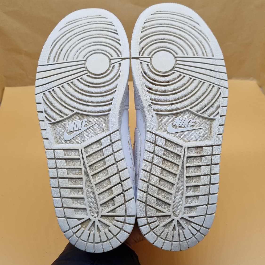 나이키 조던1 로우 화이트 남성운동화275  상품이미지3